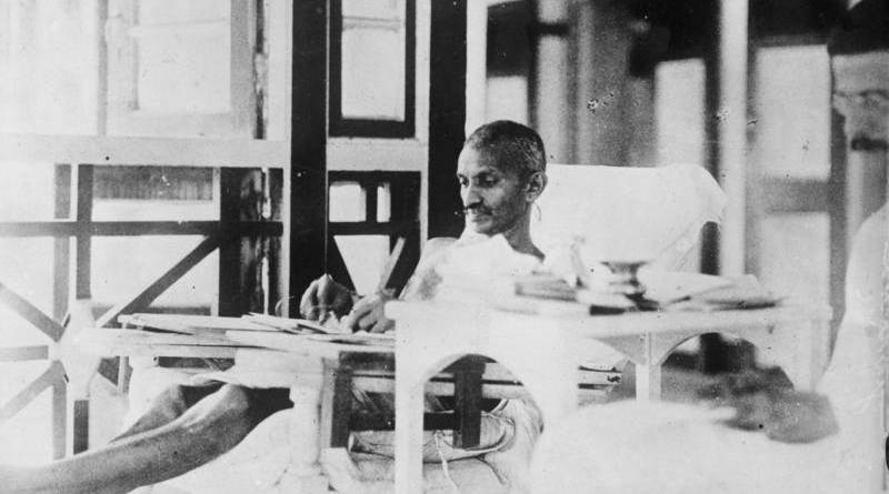 Bundesarchiv_Bild_102-13884,_Mahatma_Gandhi