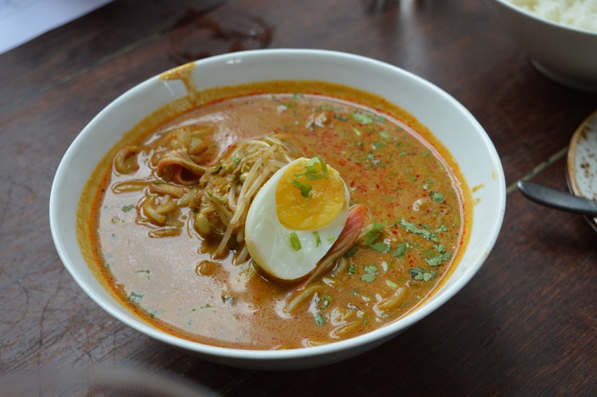 Laksa soup with noodles 2