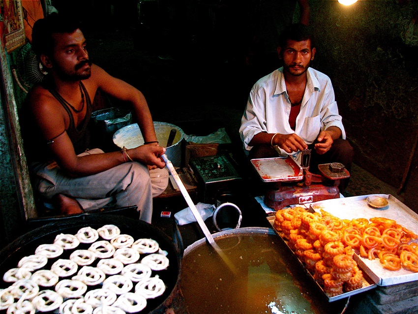 jalebis in Chandni chowk - Yogesh rao - flickr