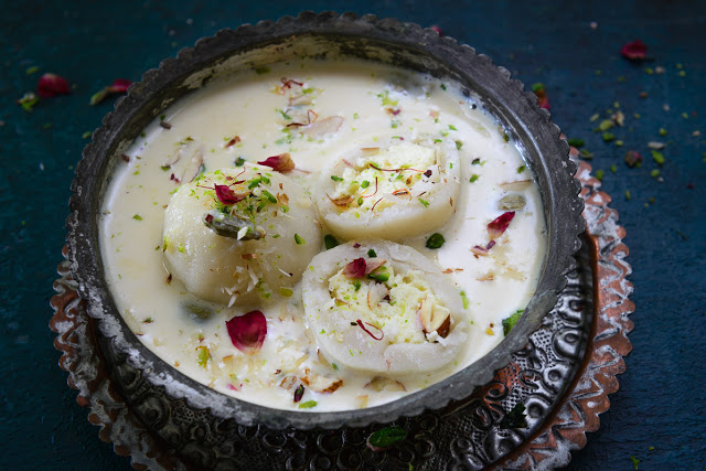 sweet dish (Kova kozhukattai)