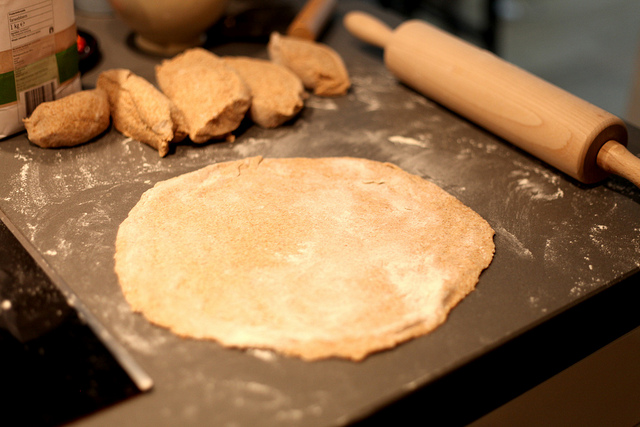 Pizza making - Thomas van de Weerd, Flickr