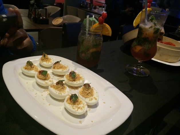 Underdogg Sriacha-Deviled-eggs (Via Trendingfeedswebsite)