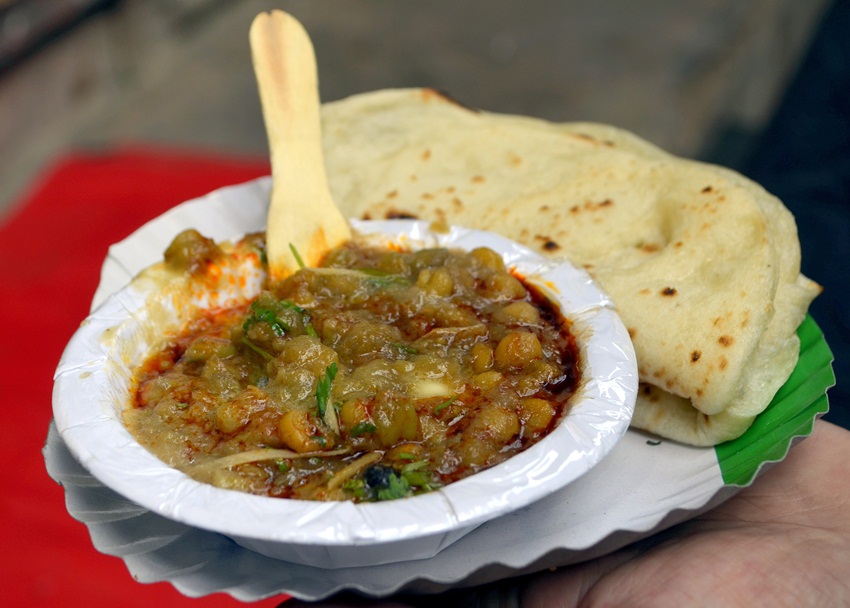 Lotan ke Chole Kulche with butter, Old Delhi