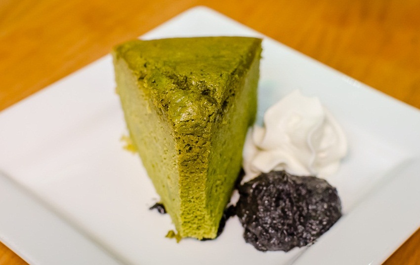 matcha cake - qasic - flickr