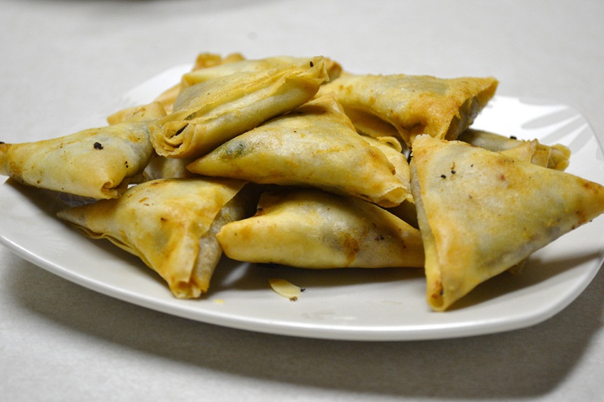 keema samosas - by orangefan_2011 - flickr